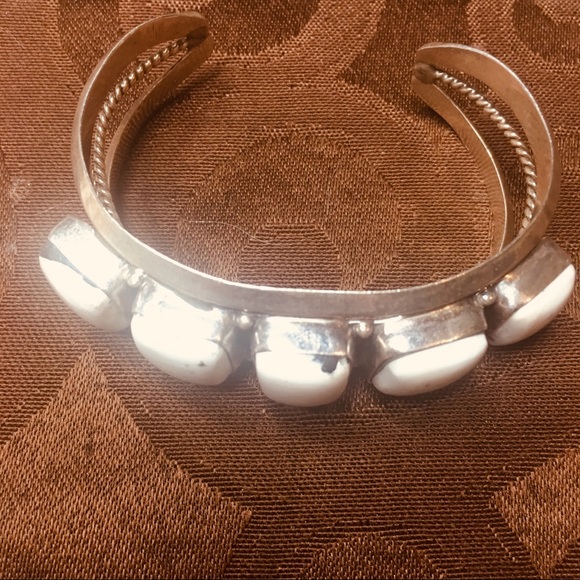 Navajo Vintage Sterling Silver Bracelet - Picture 8 of 8